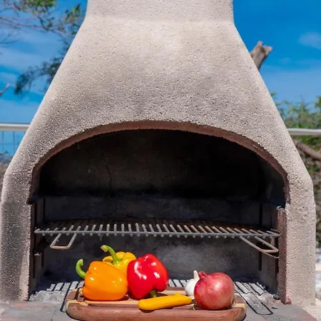 Zizi Sea View アファンドウ